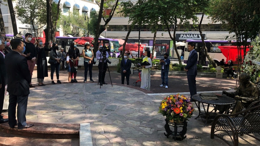 Latin American political activists pay tribute to President Ho Chi Minh in Mexico